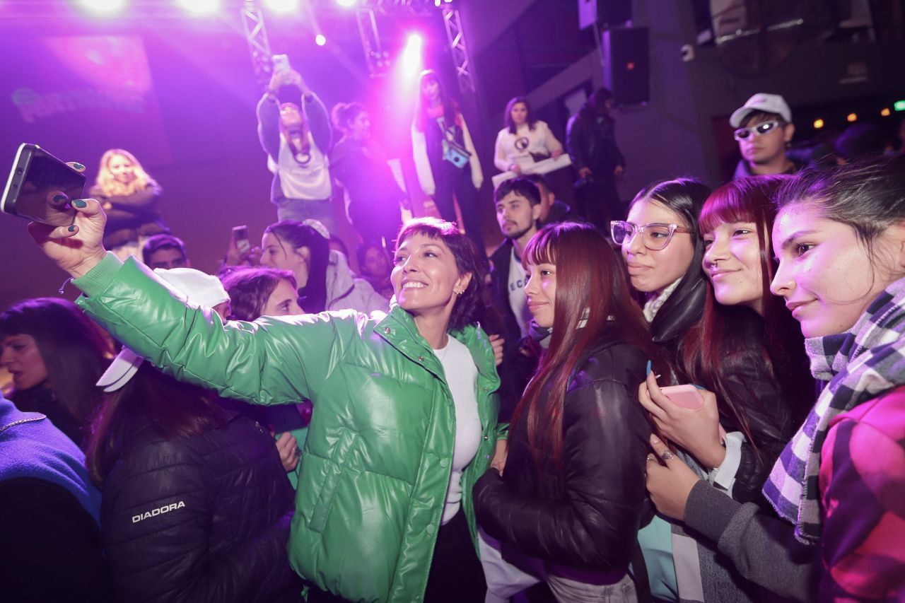MAYRA EN EL ENCUENTRO DEL PROGRAMA PARTICIPAR JUNTO A 600 JÓVENES 