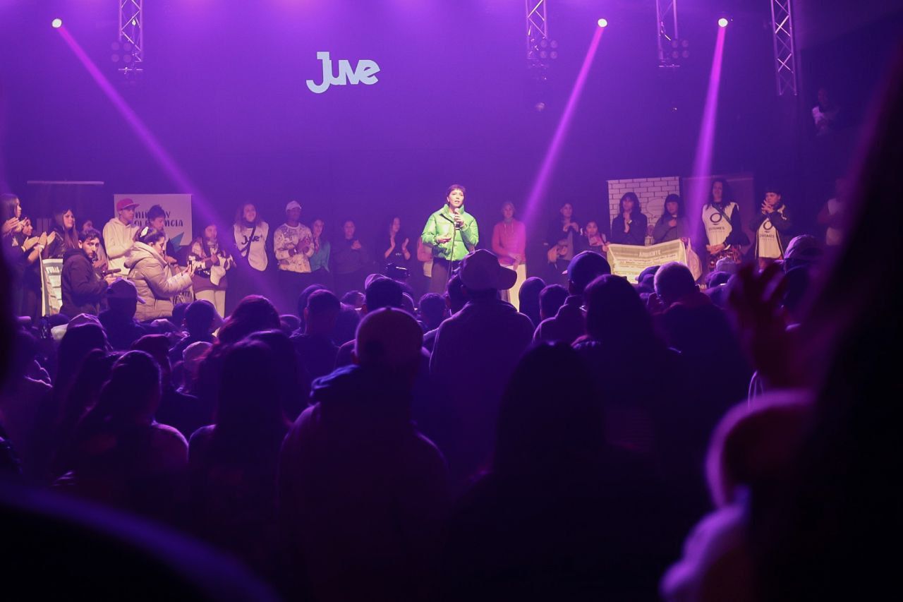 MAYRA EN EL ENCUENTRO DEL PROGRAMA PARTICIPAR JUNTO A 600 JÓVENES 
