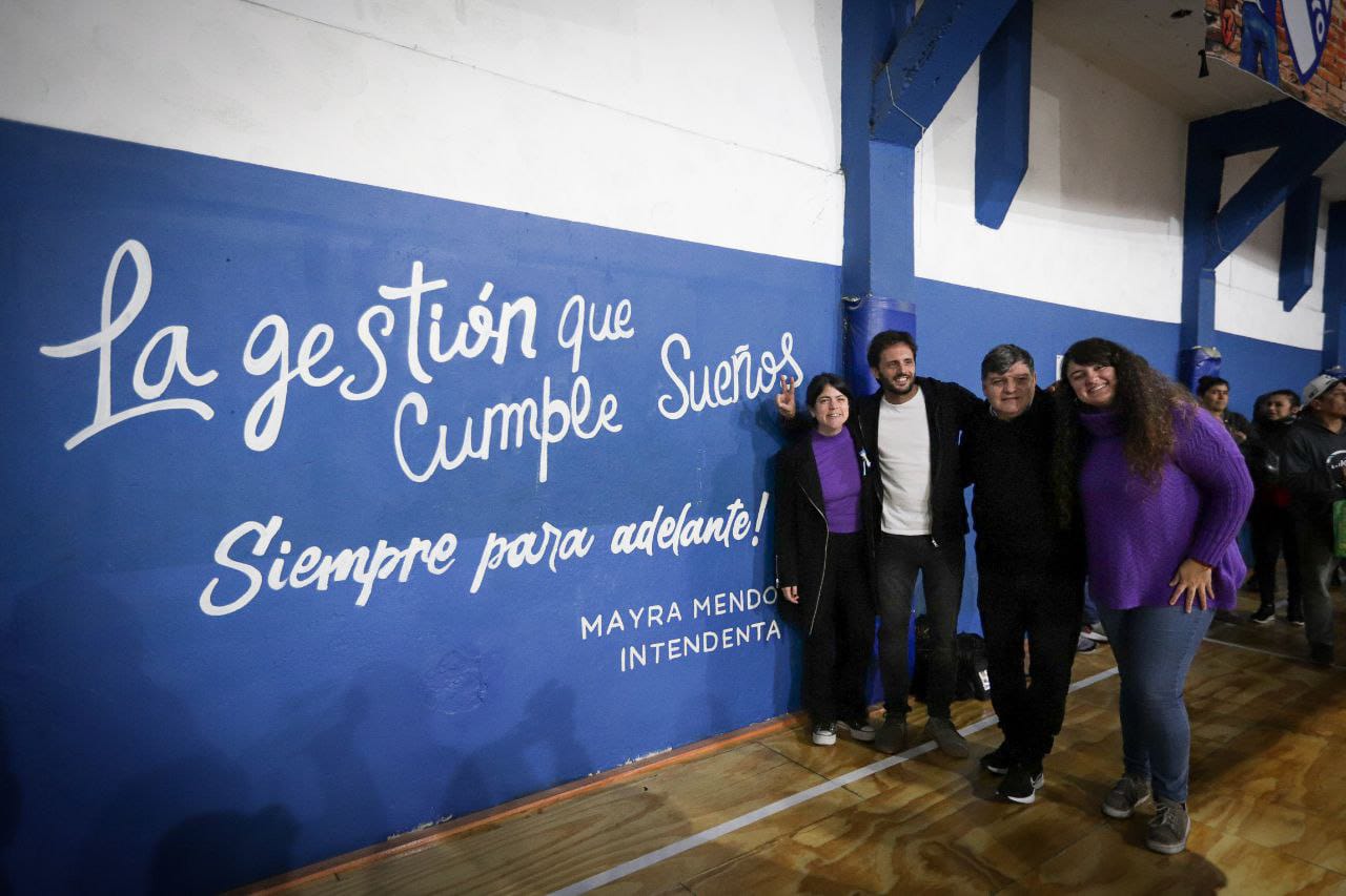 LA SOCIEDAD DE FOMENTO 1º DE MAYO DE BERNAL YA TIENE SU CANCHA DE PARQUET