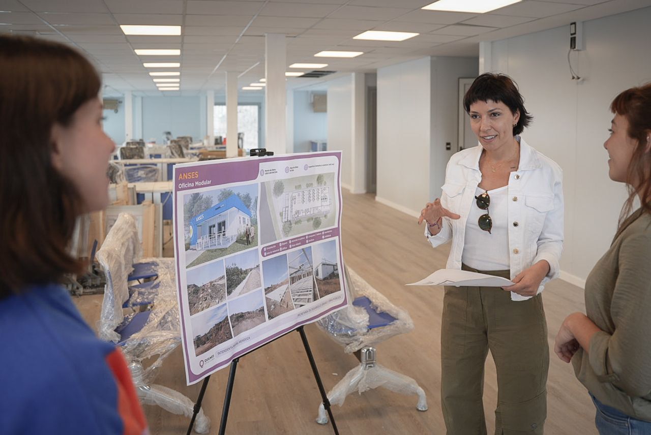MAYRA RECORRIÓ LA OBRA DE LA NUEVA OFICINA DE ATENCIÓN DE ANSES EN EZPELETA