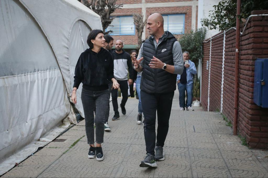 MAYRA ENTREGÓ UN SUBSIDIO AL CLUB SOCIAL Y DEPORTIVO QUILMES OESTE