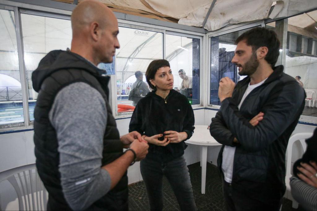 MAYRA ENTREGÓ UN SUBSIDIO AL CLUB SOCIAL Y DEPORTIVO QUILMES OESTE