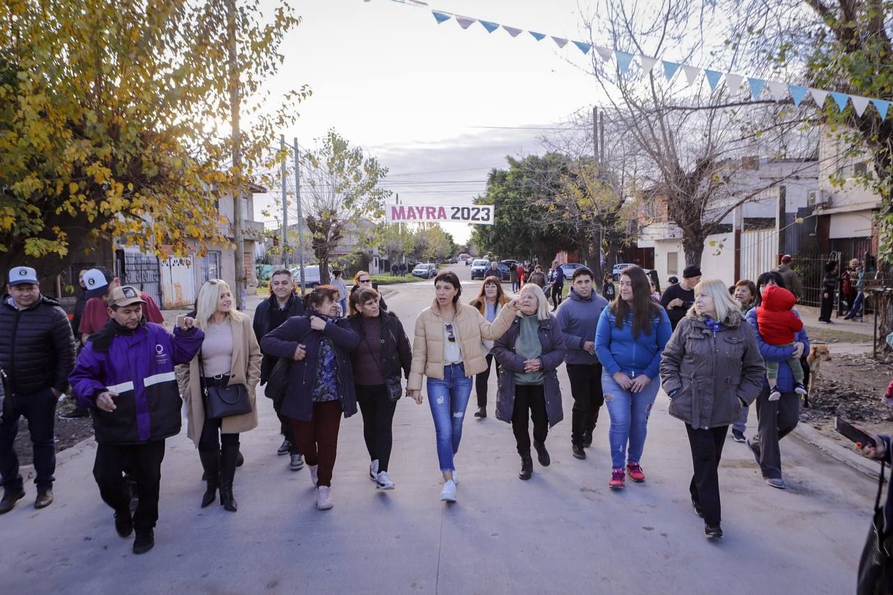  MAYRA INAUGURÓ PAVIMENTOS EN EL BARRIO VECINOS UNIDOS DE BERNAL OESTE 