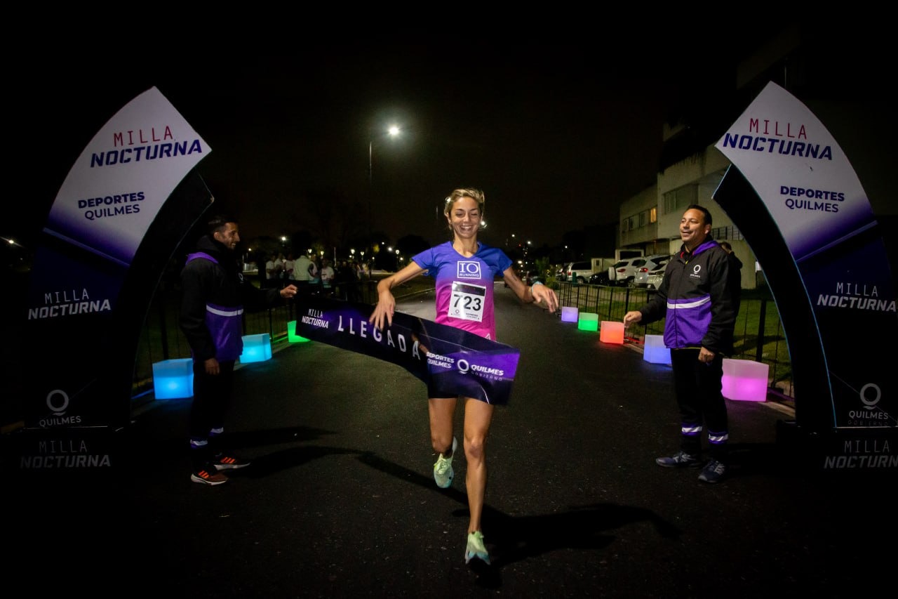  CIENTOS DE VECINOS PARTICIPARON DE LA MILLA NOCTURNA CIUDAD DE QUILMES