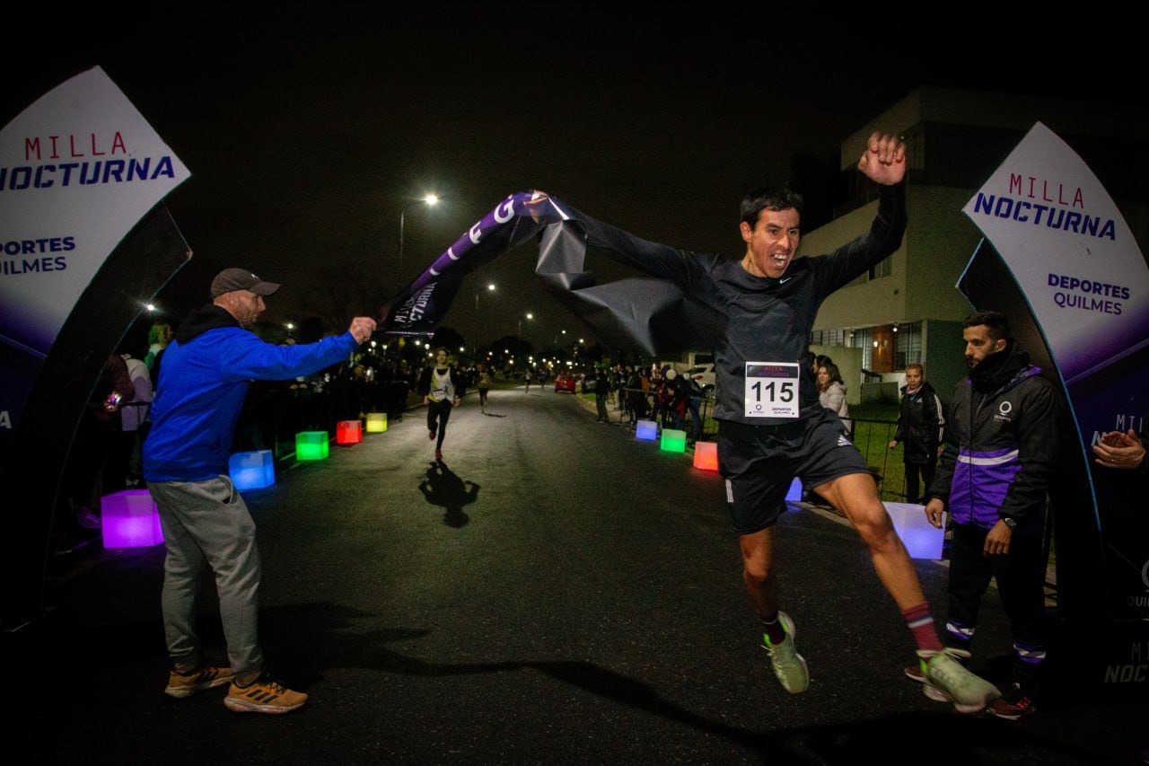  CIENTOS DE VECINOS PARTICIPARON DE LA MILLA NOCTURNA CIUDAD DE QUILMES