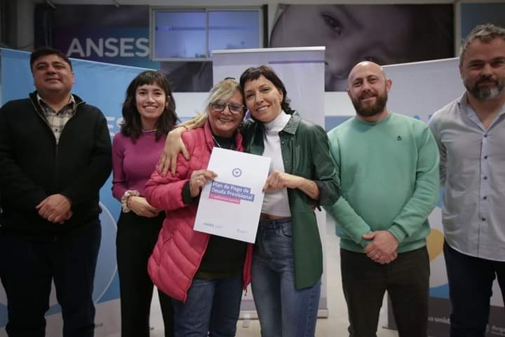 MAYRA ENTREGÓ RESOLUCIONES DE ANSES EN SOLANO