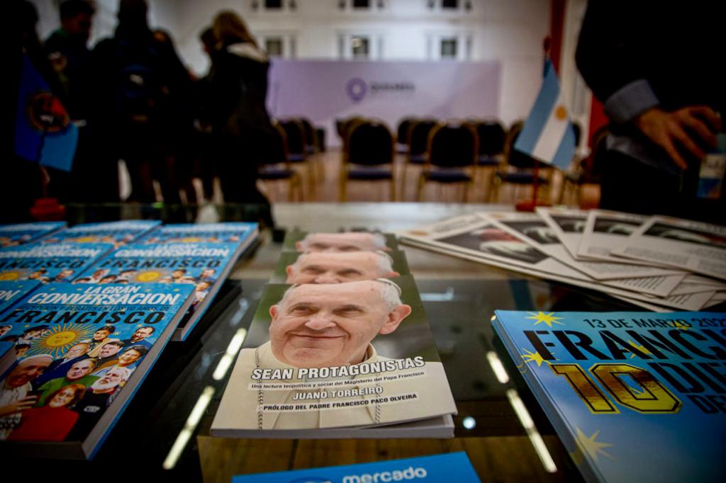 SE INAUGURÓ OFICIALMENTE LA MUESTRA “FRANCISCO, ARGENTINO UNIVERSAL”