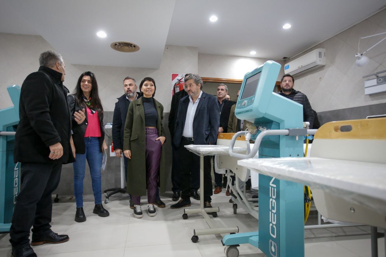 MAYRA JUNTO A VOLNOVICH ENCABEZARON LA REAPERTURA DE LA CLÍNICA SAN MARTÍN