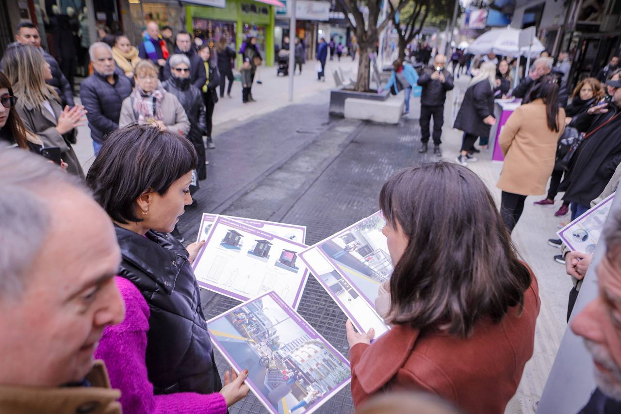 MAYRA RECORRIÓ EL PRIMER TRAMO DE RENOVACIÓN DE LA PEATONAL RIVADAVIA