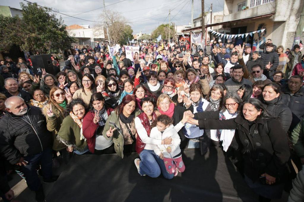MAYRA INAUGURÓ 14 CALLES DE PAVIMENTO EN QUIMES OESTE