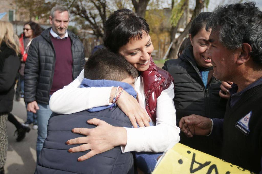 MAYRA INAUGURÓ 14 CALLES DE PAVIMENTO EN QUIMES OESTE
