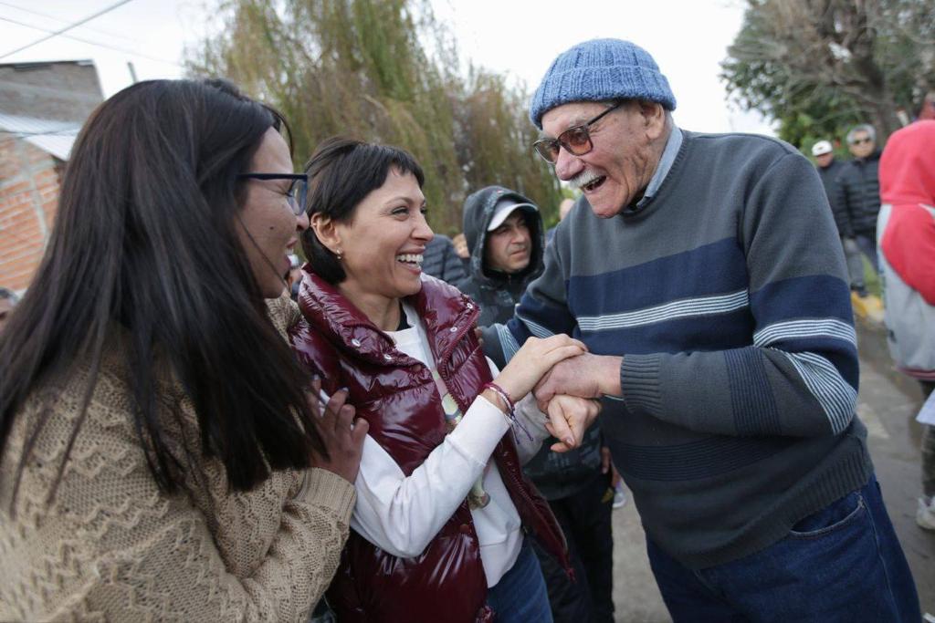 MAYRA INAUGURÓ 14 CALLES DE PAVIMENTO EN QUIMES OESTE