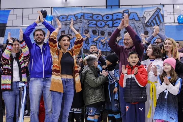 MAYRA ENCABEZÓ EL ACTO DE INAUGURACIÓN DE LA NUEVA CANCHA DE PARQUET