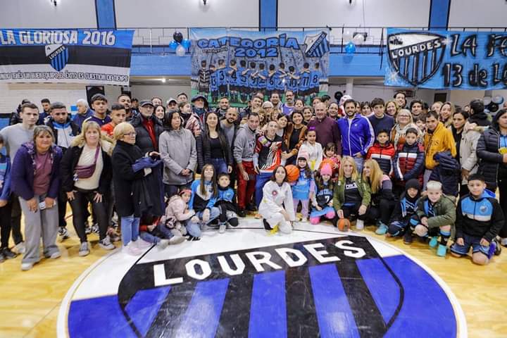 MAYRA ENCABEZÓ EL ACTO DE INAUGURACIÓN DE LA NUEVA CANCHA DE PARQUET