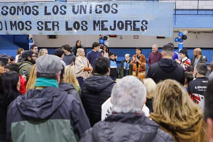 MAYRA ENCABEZÓ EL ACTO DE INAUGURACIÓN DE LA NUEVA CANCHA DE PARQUET
