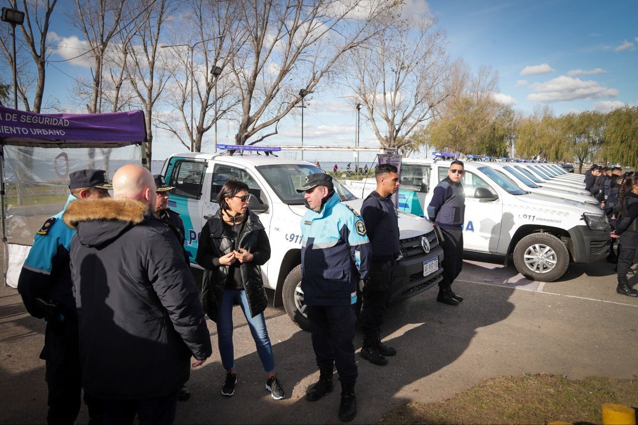 MAYRA INAUGURÓ UN DESTACAMENTO POLICIAL Y PRESENTÓ 10 NUEVOS PATRULLEROS