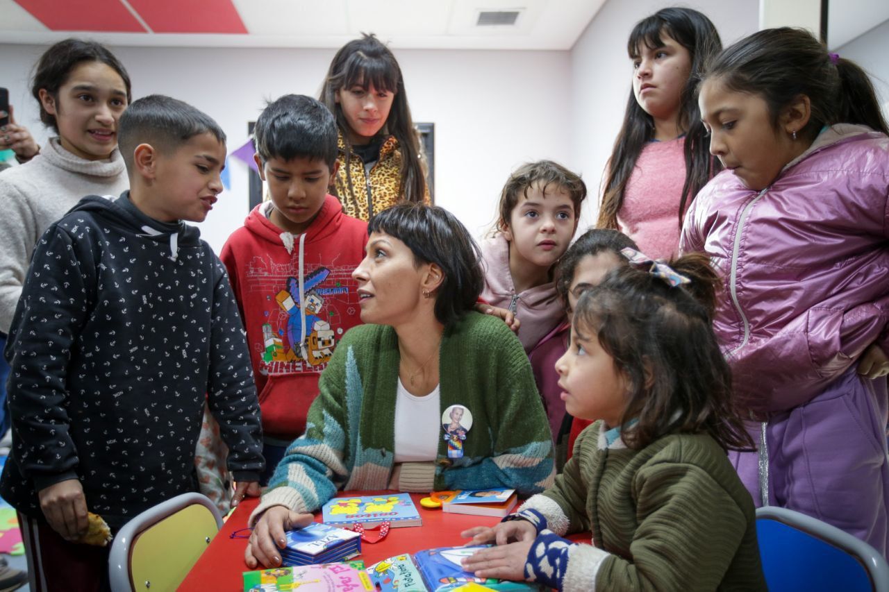 MAYRA INAUGURÓ UN CENTRO DE DESARROLLO INFANTIL Y RECORRIÓ NUEVO PAVIMENTO