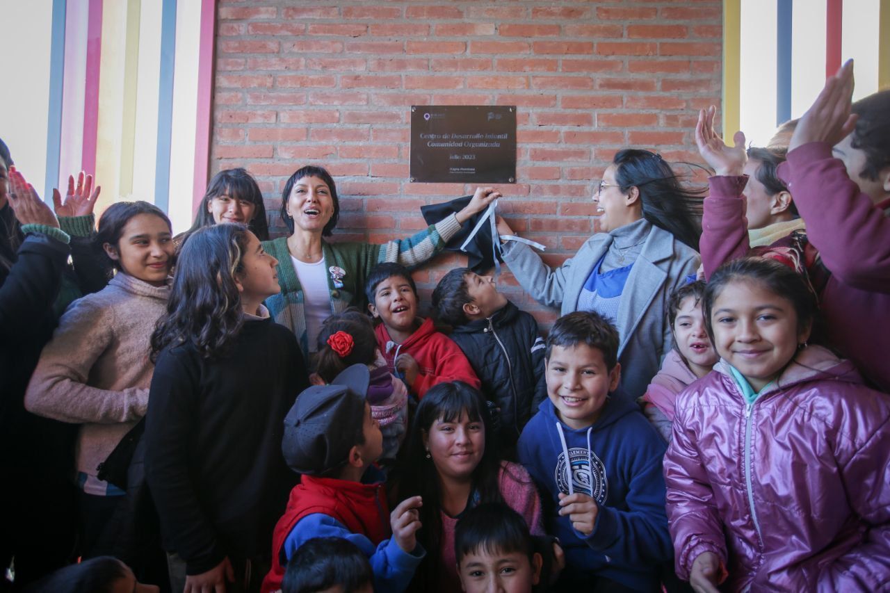 MAYRA INAUGURÓ UN CENTRO DE DESARROLLO INFANTIL Y RECORRIÓ NUEVO PAVIMENTO