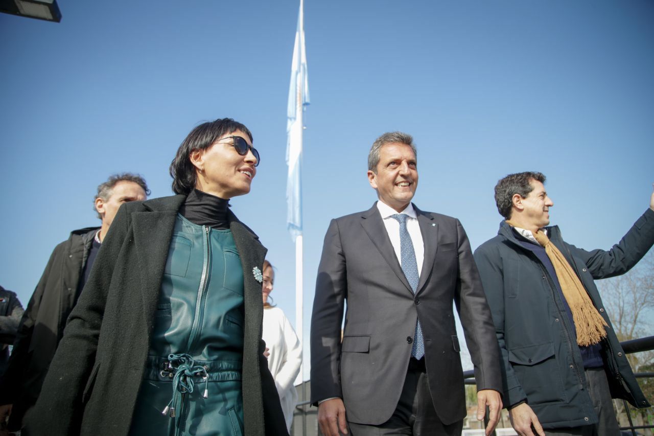 MAYRA CON MASSA Y WADO  INAUGURARON LA CIUDAD DE LOS DEPORTES EN SOLANO