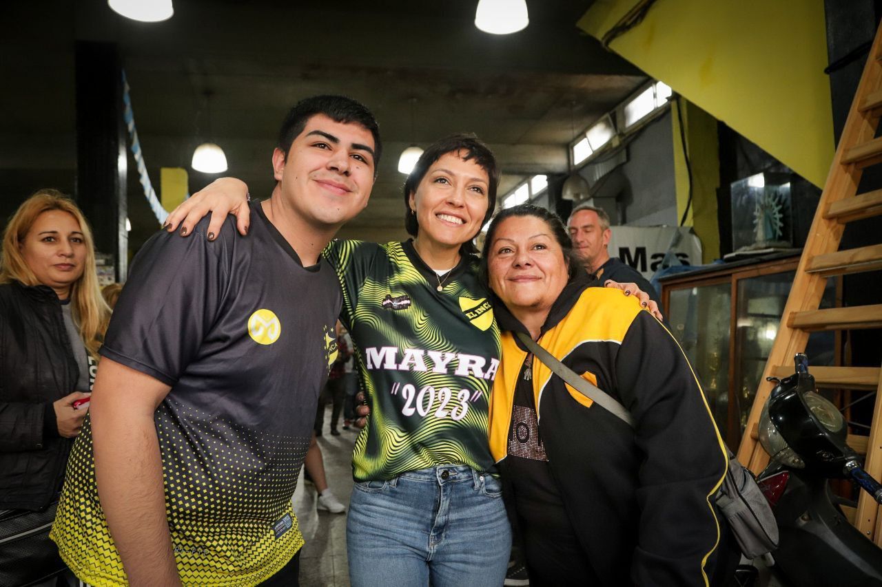 MAYRA VISITÓ EL CLUB EL INCA, SUPERVISÓ OBRAS Y CONVERSÓ CON LOS VECINOS