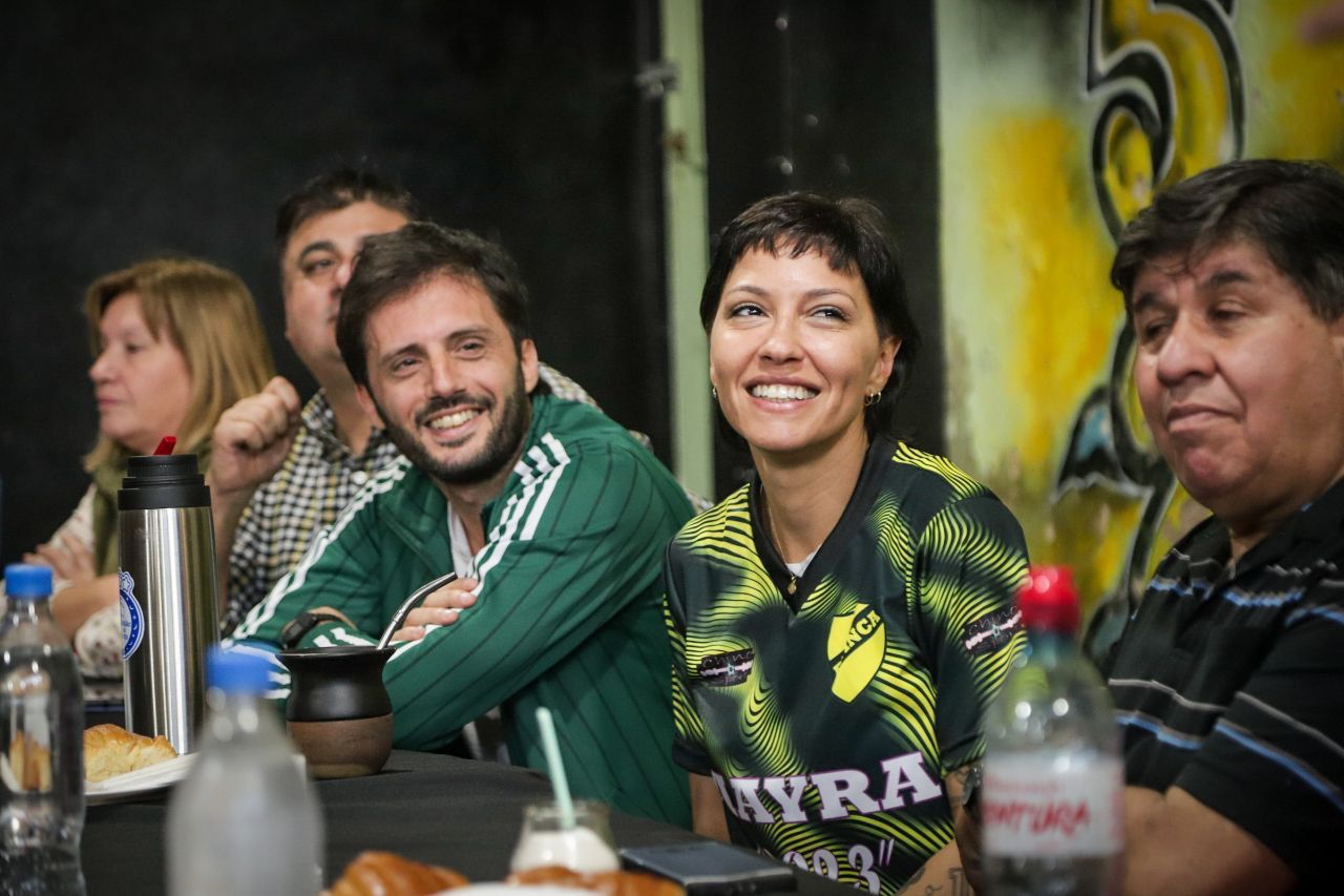 MAYRA VISITÓ EL CLUB EL INCA, SUPERVISÓ OBRAS Y CONVERSÓ CON LOS VECINOS