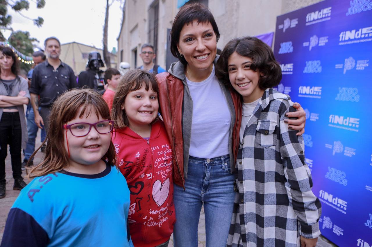 MAYRA Y SAINTOUT VISITARON EL 4º ENCUENTRO PROVINCIAL DE VIDEOJUEGOS