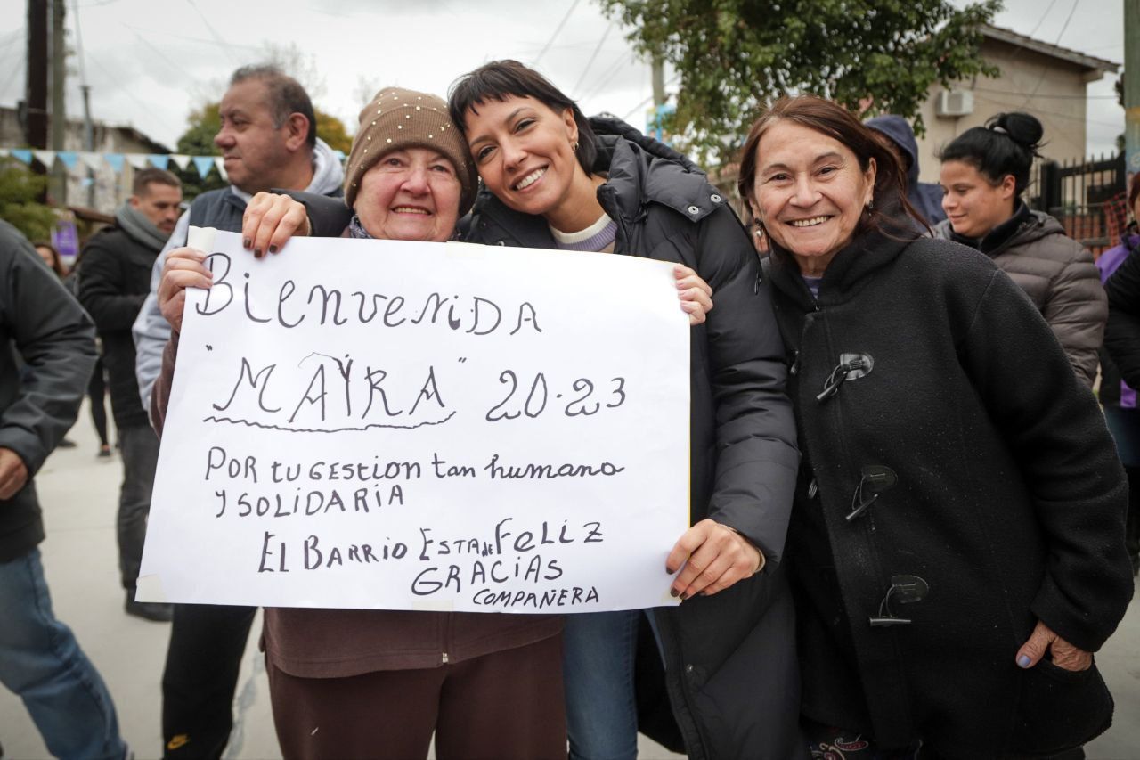 MAYRA RECORRIÓ OBRAS DE PAVIMENTO Y SE REUNIÓ CON VECINOS DE BERNAL OESTE