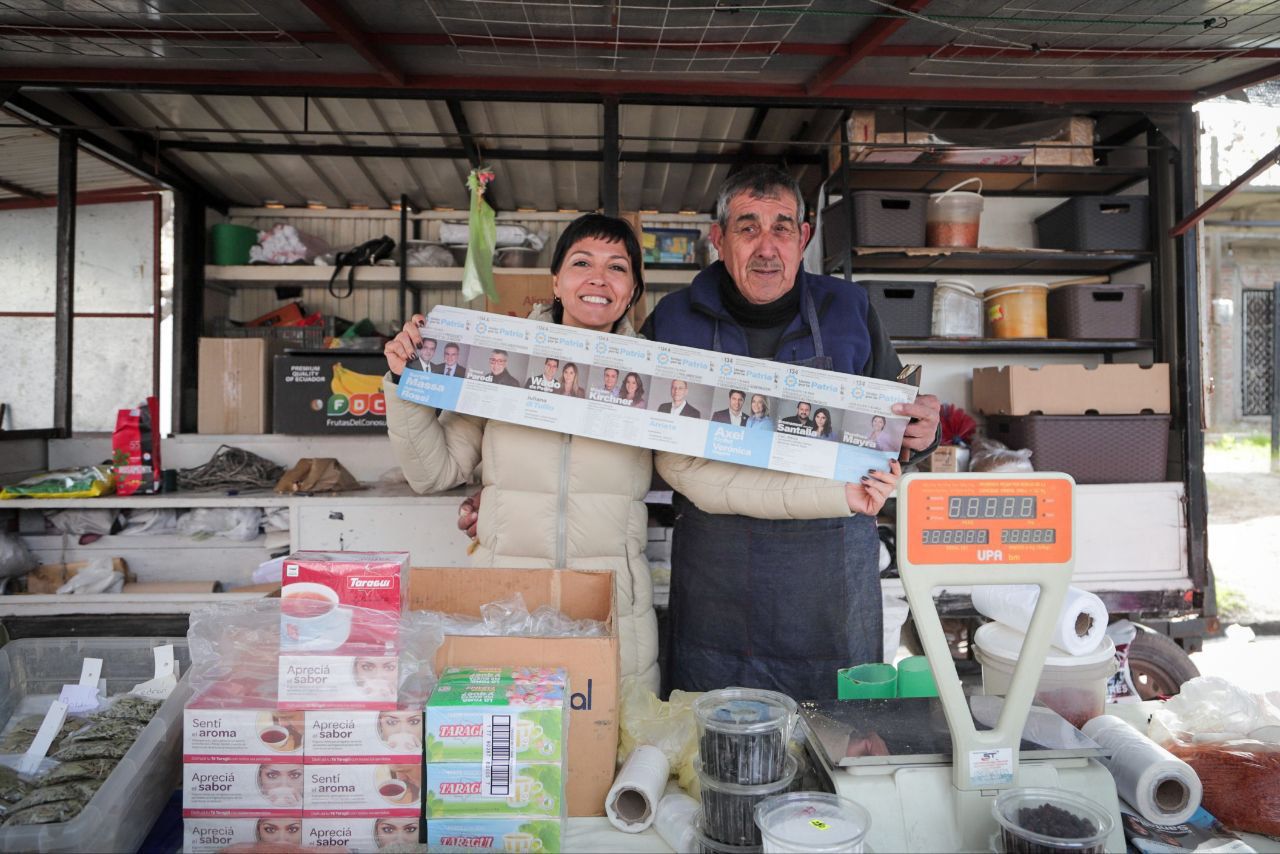  MAYRA RECORRIÓ EL BARRIO LA CAÑADA Y VISITÓ LA PLAZA DEL ENCUENTRO