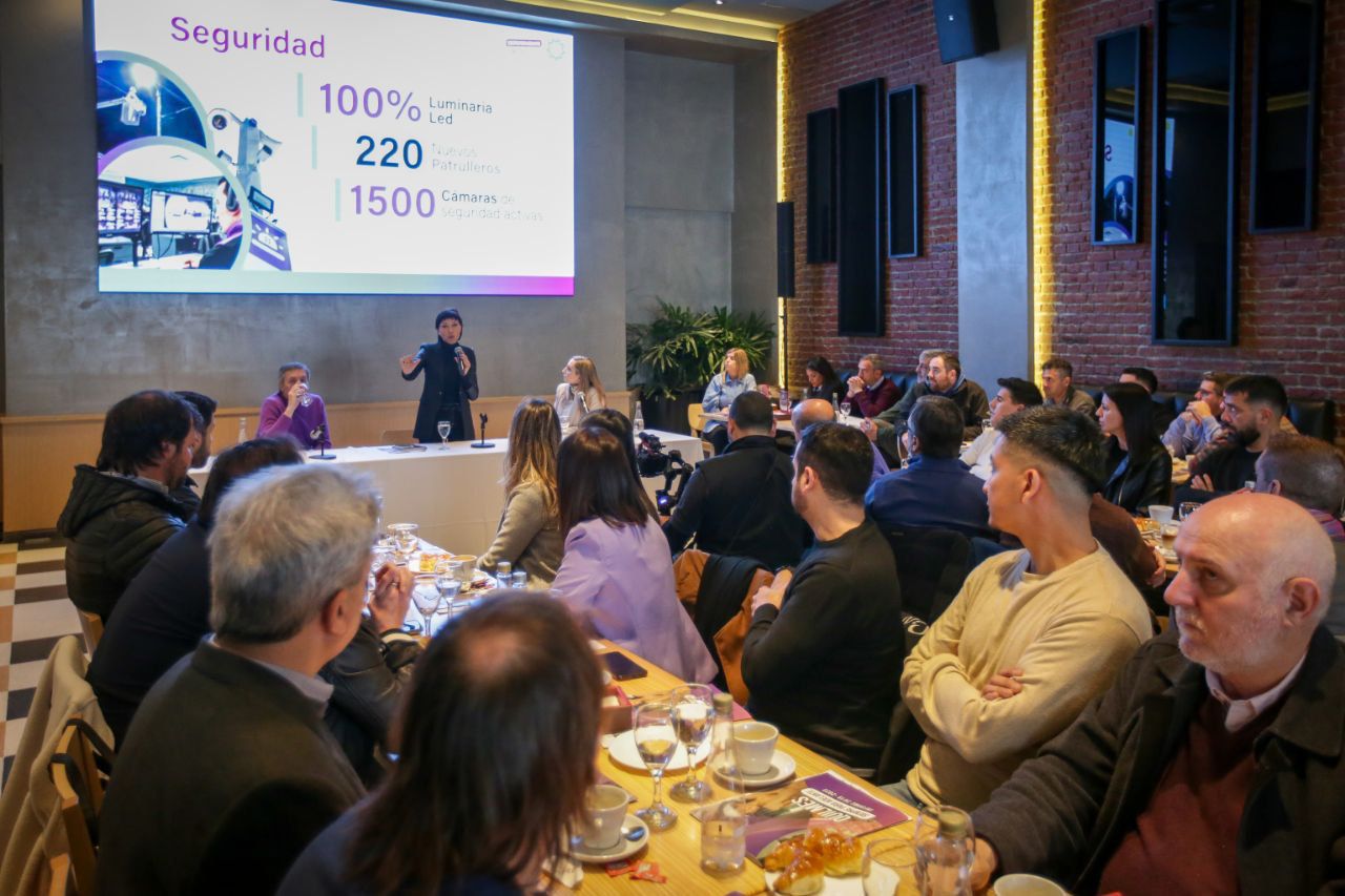 MAYRA Y MÁXIMO KIRCHNER JUNTO A 100 EMPRESARIOS Y COMERCIANTES DE QUILMES