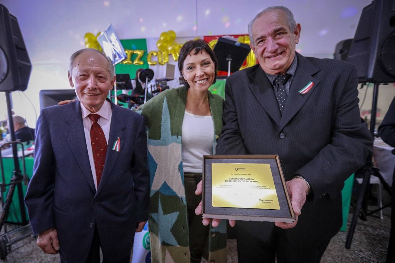 MAYRA EN EL ANIVERSARIO DE LA ASOCIACIÓN ITALIANA EX COMBATIENTES DE BERNAL