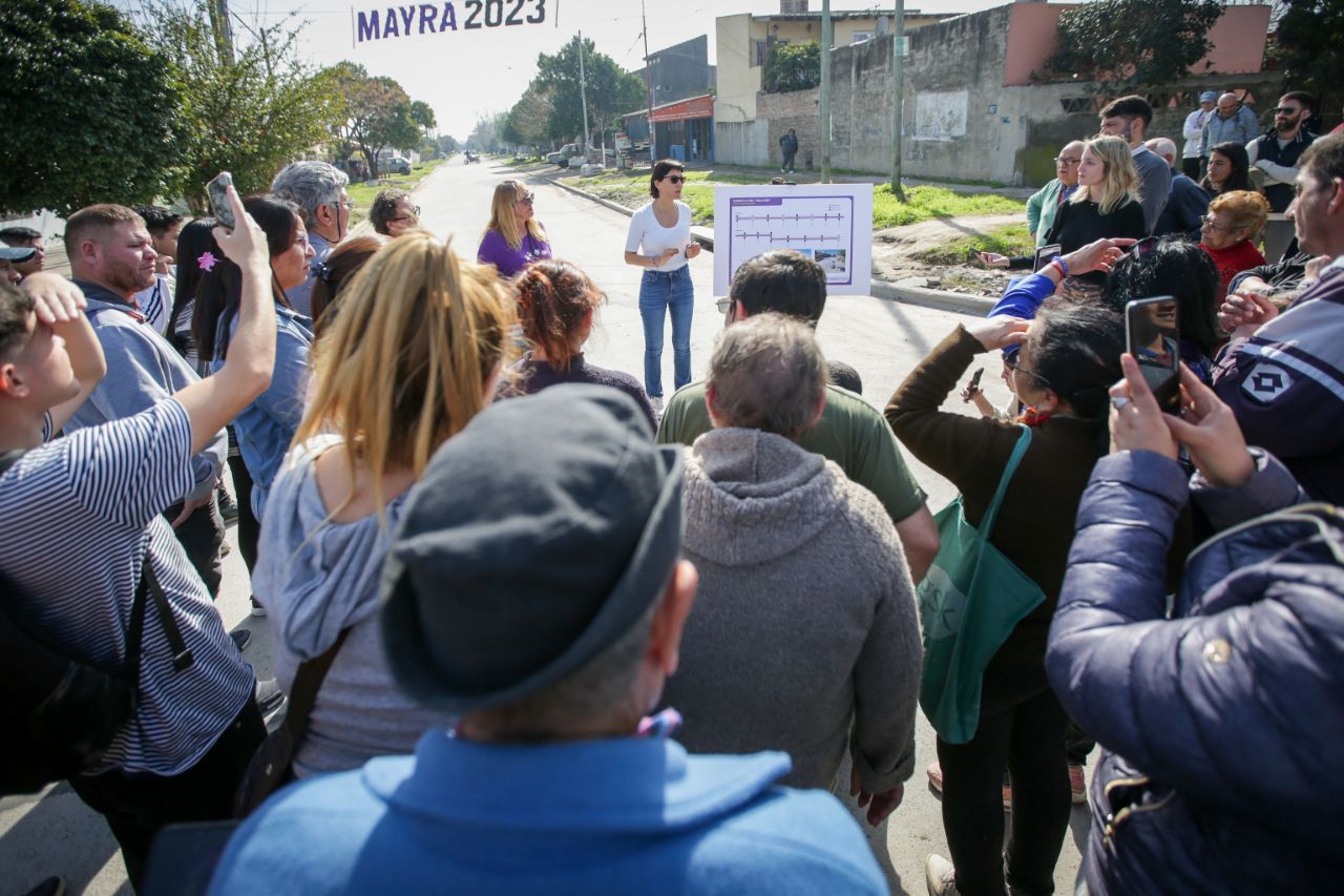 MAYRA RECORRIÓ OBRAS Y CHARLÓ CON VECINOS Y VECINAS EN QUILMES OESTE