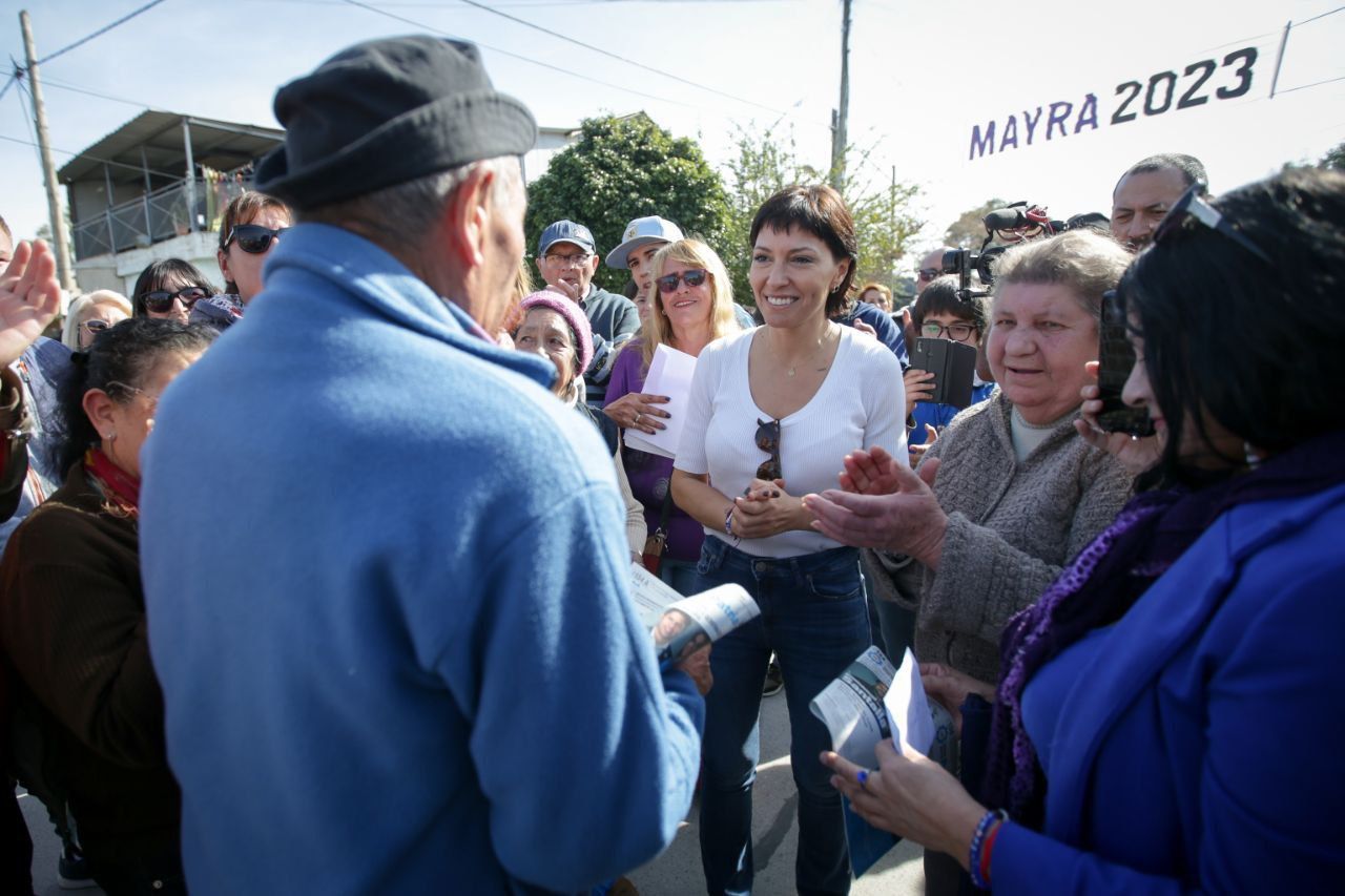 MAYRA RECORRIÓ OBRAS Y CHARLÓ CON VECINOS Y VECINAS EN QUILMES OESTE