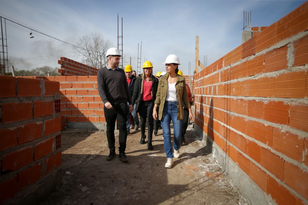 MAYRA RECORRIÓ OBRAS Y CHARLÓ CON VECINOS Y VECINAS EN QUILMES OESTE