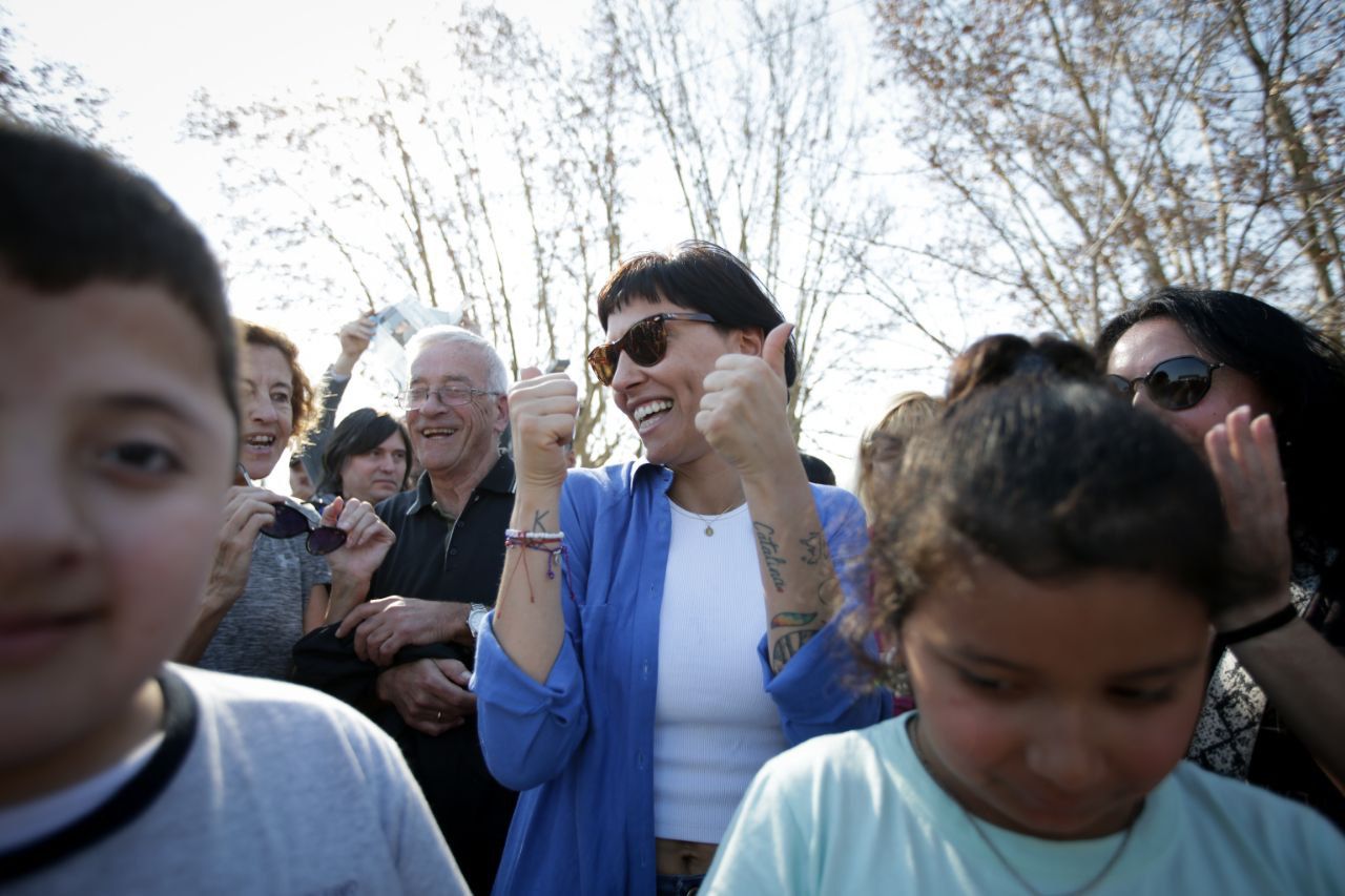 MAYRA RECORRIÓ LA OBRA  DE LA PLAZA “CAMPITO CARLOS MAIER” CON VECINOS