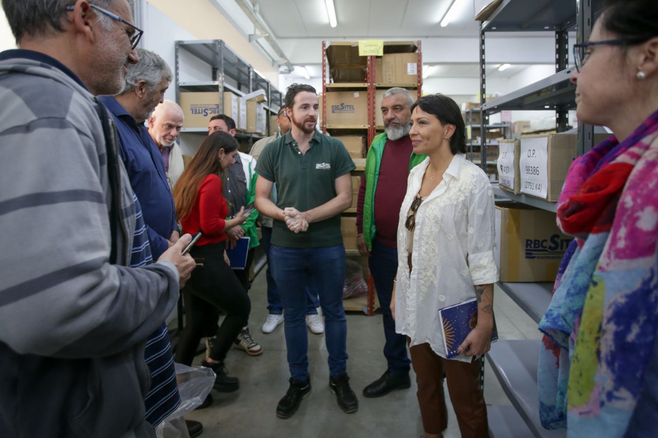MAYRA VISITÓ LA FÁBRICA QUILMEÑA RBC SITEL SRL