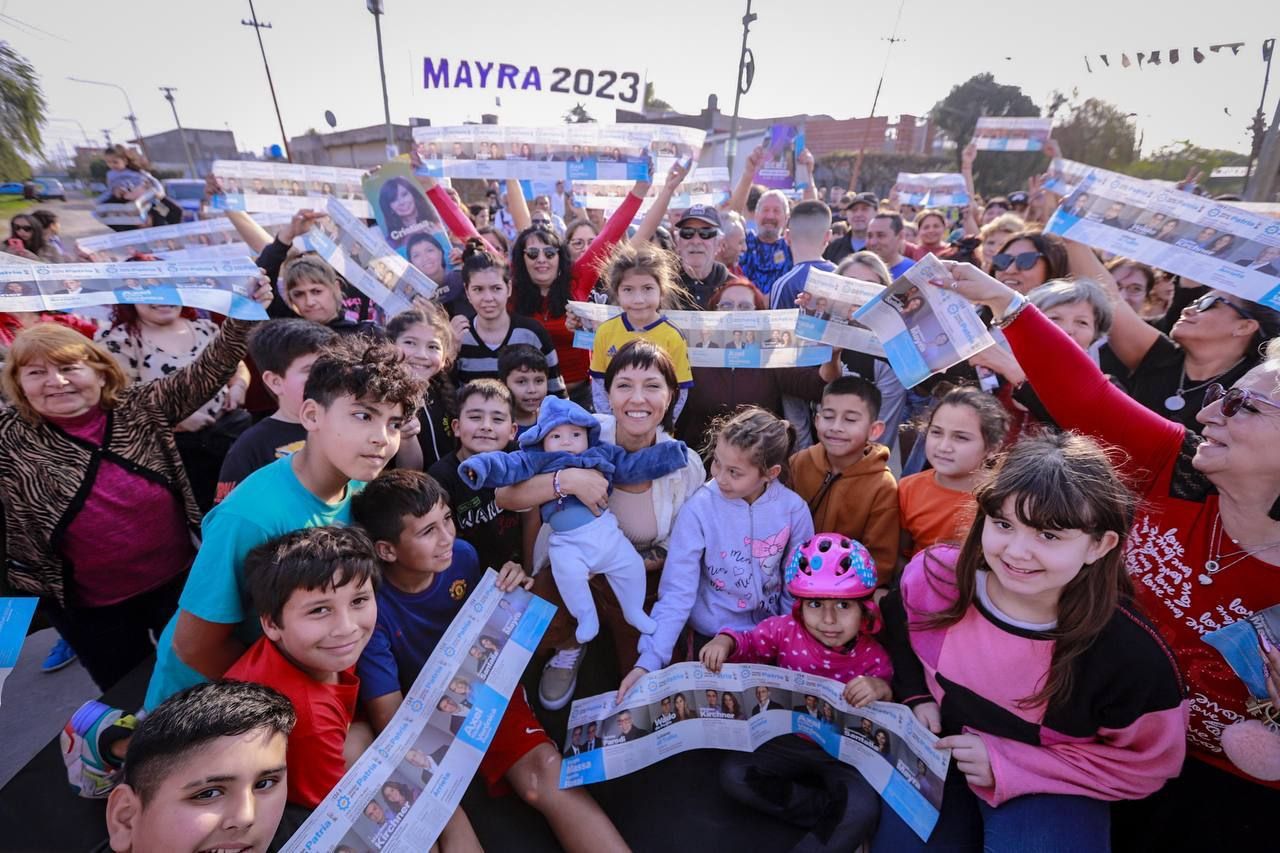    MAYRA RECORRIÓ OBRAS DE PAVIMENTOS Y DIALOGÓ CON  VECINOS DE  SOLANO