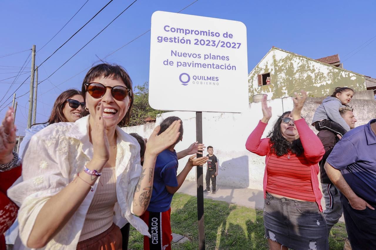    MAYRA RECORRIÓ OBRAS DE PAVIMENTOS Y DIALOGÓ CON  VECINOS DE  SOLANO