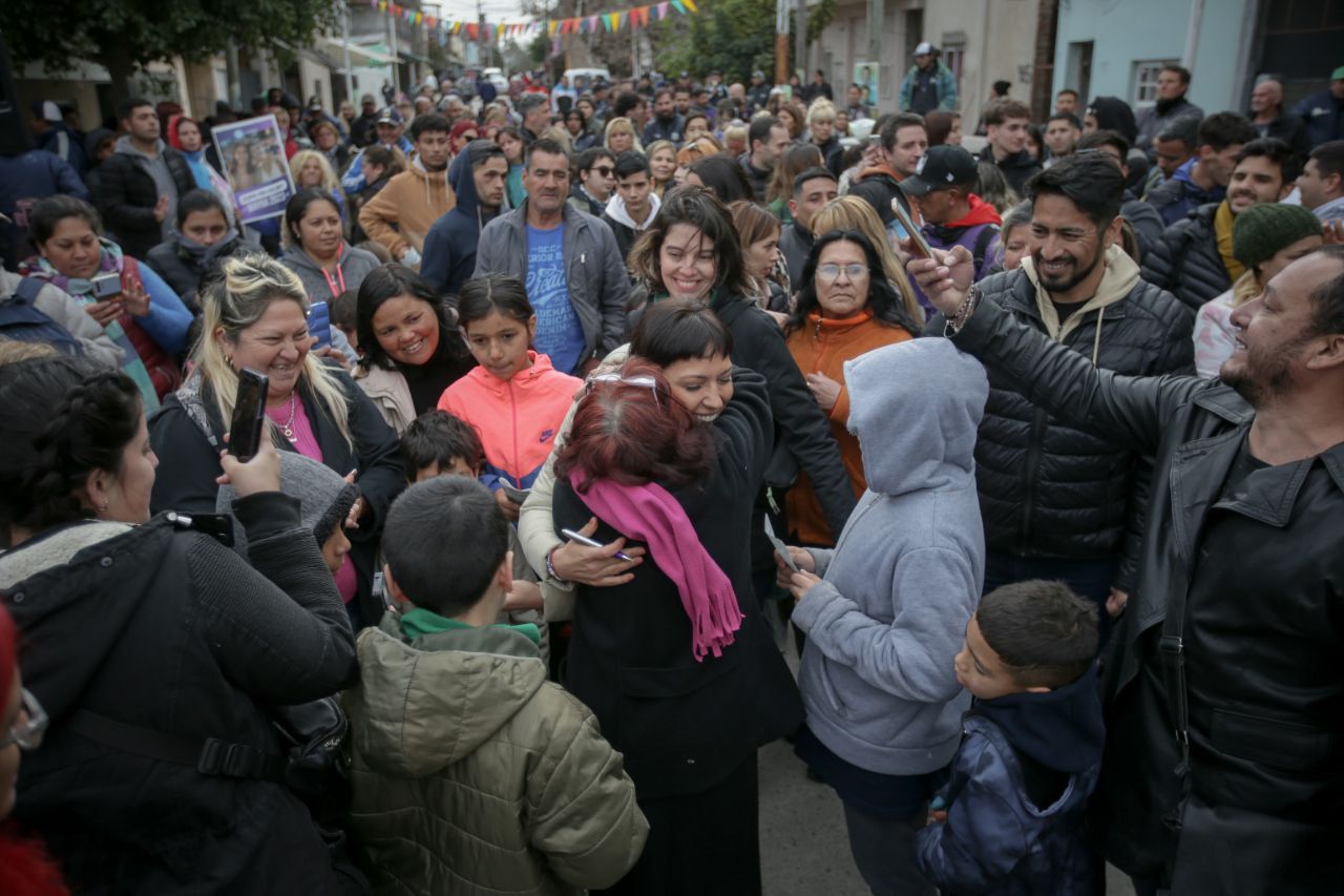 MAYRA RECORRIÓ OBRAS EN ITATÍ Y DIALOGÓ CON VECINOS Y COMERCIANTES   