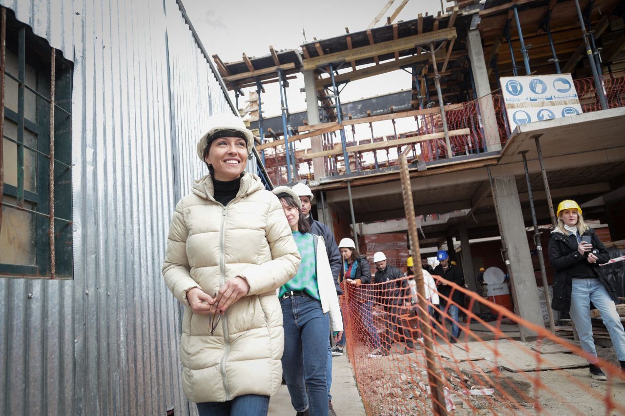 MAYRA RECORRIÓ OBRAS EN ITATÍ Y DIALOGÓ CON VECINOS Y COMERCIANTES   