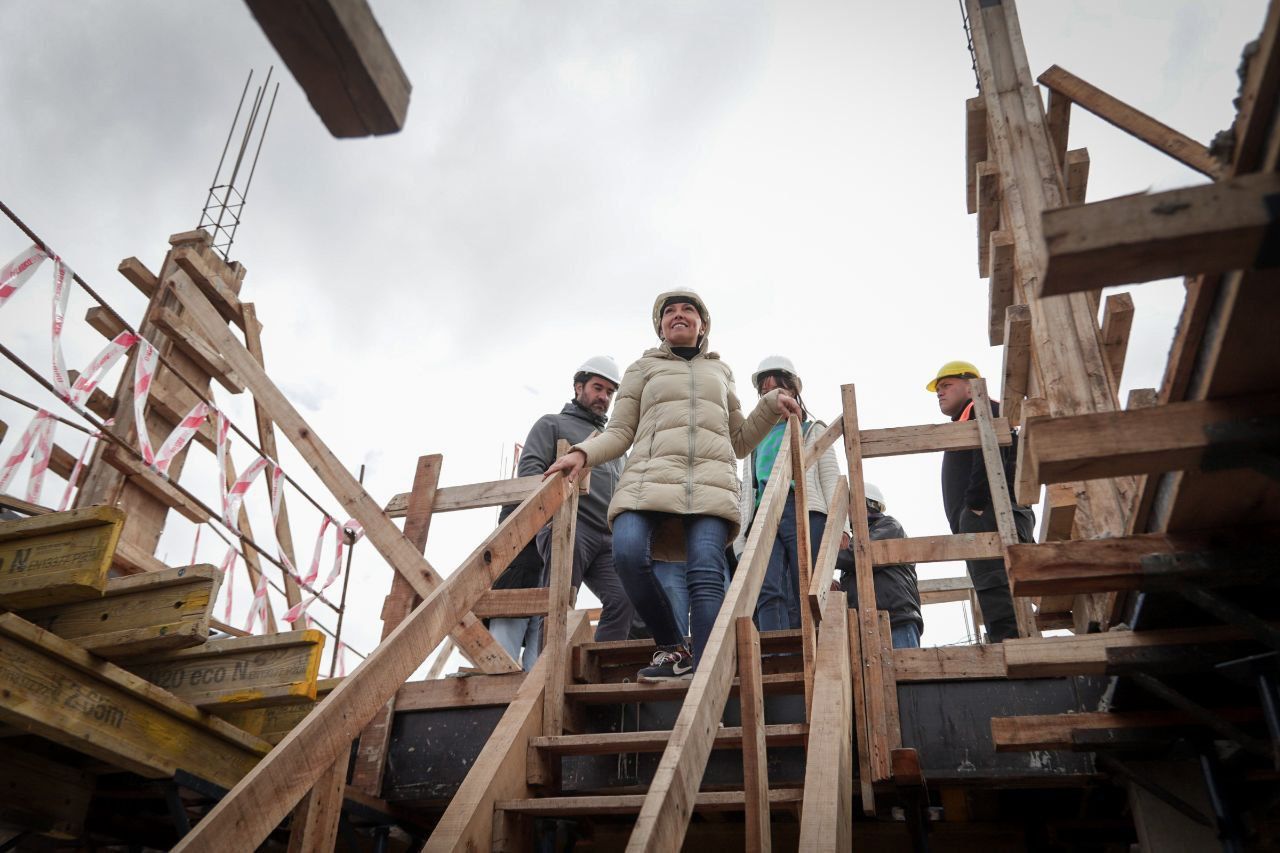MAYRA RECORRIÓ OBRAS EN ITATÍ Y DIALOGÓ CON VECINOS Y COMERCIANTES   