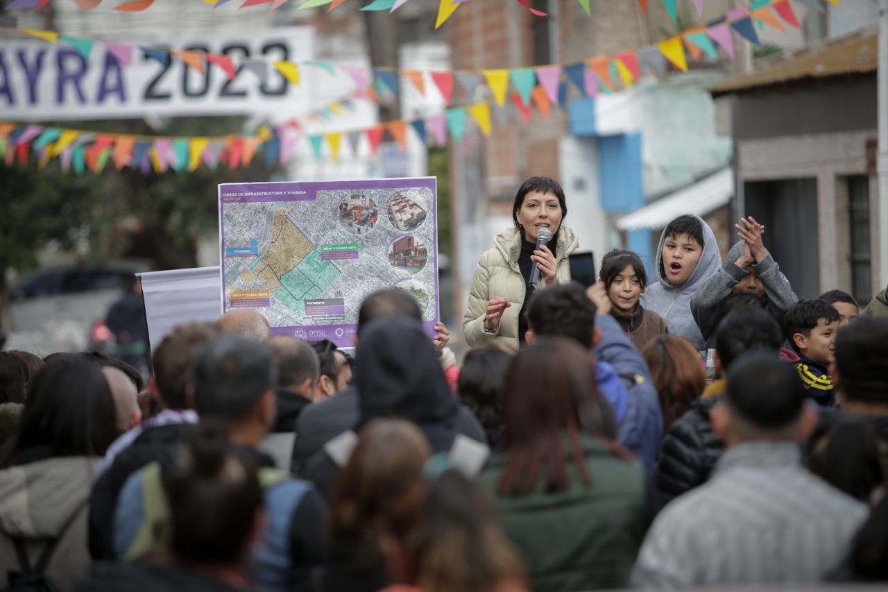 MAYRA RECORRIÓ OBRAS EN ITATÍ Y DIALOGÓ CON VECINOS Y COMERCIANTES   