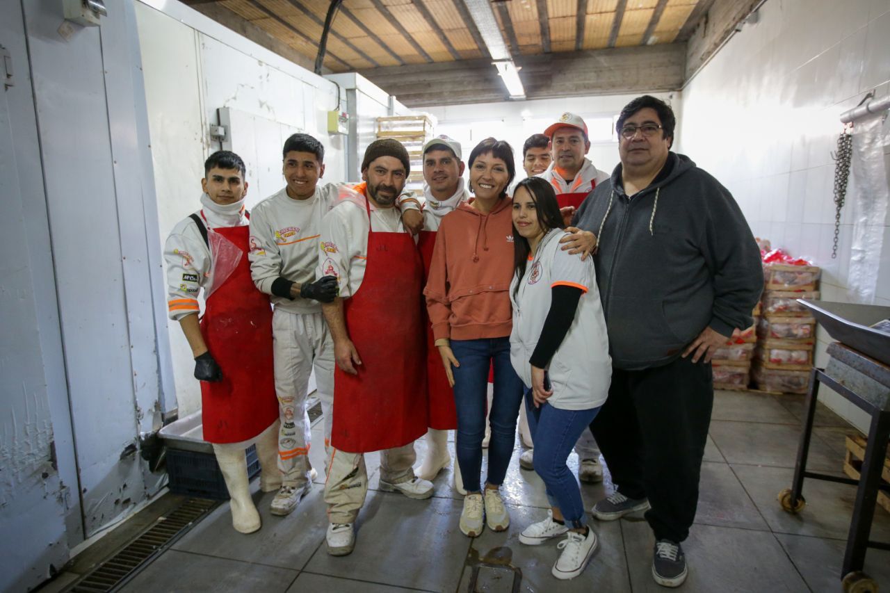 MAYRA RECORRIÓ EL BARRIO LA PAZ Y DIALOGÓ CON VECINOS Y COMERCIANTES