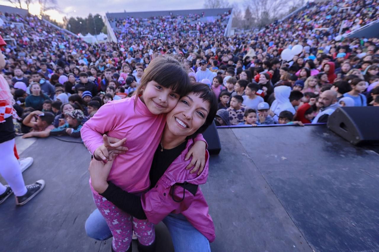 MAYRA CELEBRÓ EL DÍA DE LAS NIÑECES JUNTO A MILES DE FAMILIAS