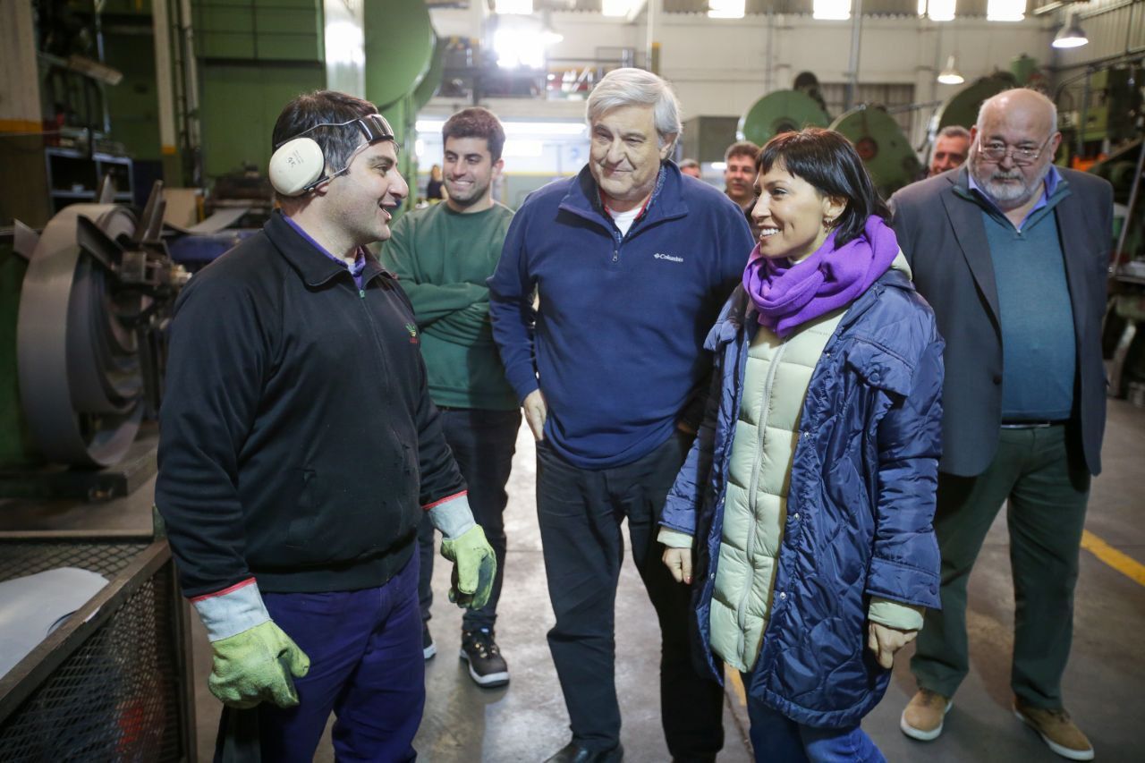 MAYRA RECORRIÓ UNA METALÚRGICA EN EL PITQ  Y SE REUNIÓ CON EMPRESARIOS 