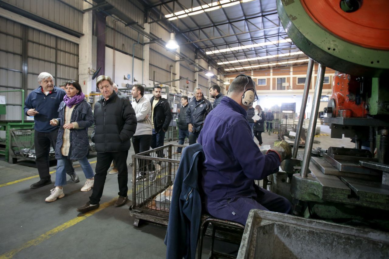 MAYRA RECORRIÓ UNA METALÚRGICA EN EL PITQ  Y SE REUNIÓ CON EMPRESARIOS 
