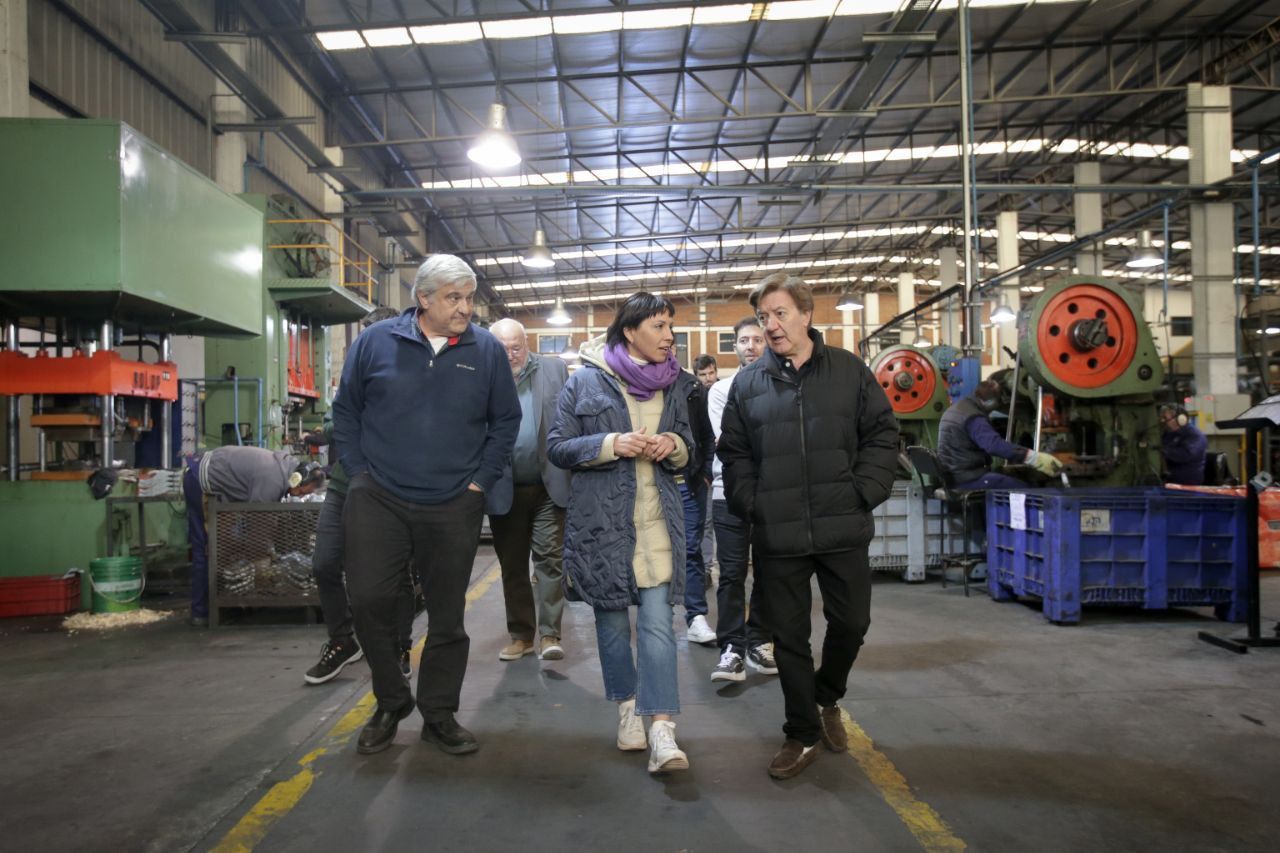 MAYRA RECORRIÓ UNA METALÚRGICA EN EL PITQ  Y SE REUNIÓ CON EMPRESARIOS 