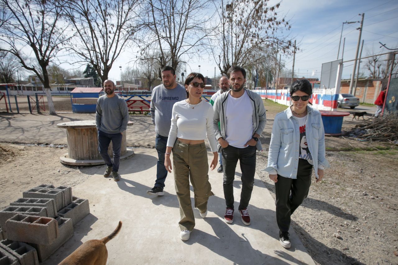  APOYO ECONÓMICO MUNICIPAL A INSTITUCIONES BARRIALES Y RECORRIDA DE OBRAS 