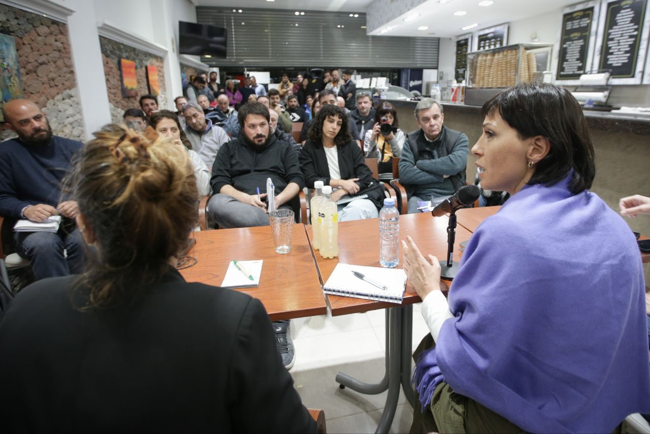 MAYRA SE REUNIÓ CON COMERCIANTES DE QUILMES OESTE 