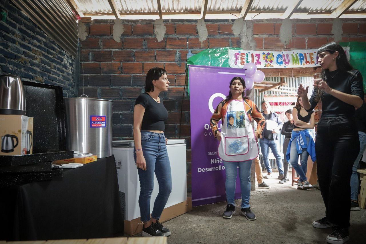 MAYRA ENTREGÓ EQUIPAMIENTO PARA FORTALECER EL SERVICIO ALIMENTARIO