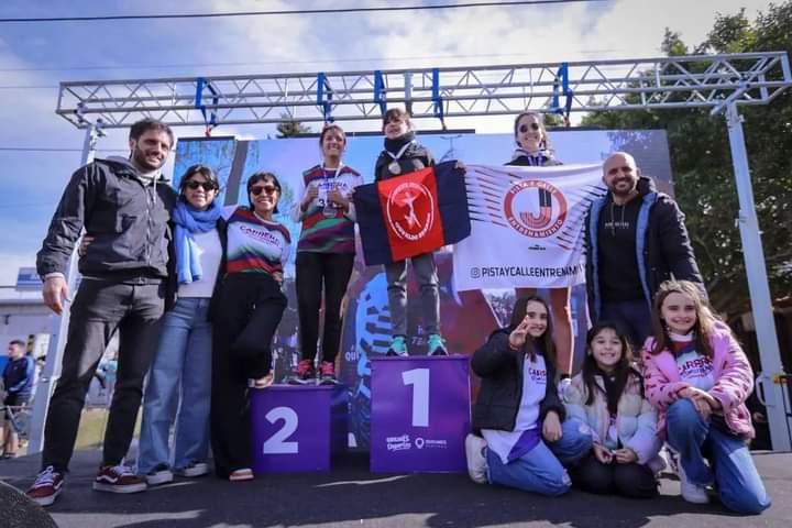 MAYRA ENCABEZÓ LA PREMIACIÓN DE LA CARRERA ANIVERSARIO “SOMOS QUILMES”